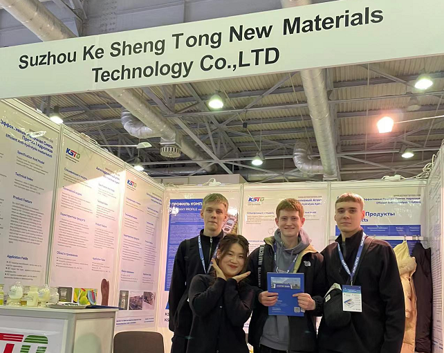 모스크바 엑시전 전시회에 참여한 성공을 축하